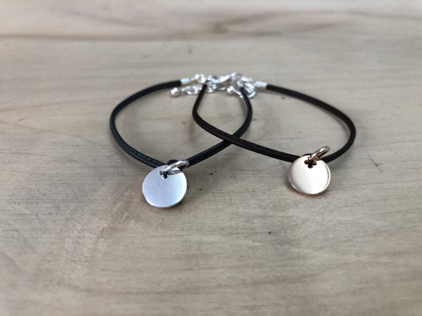 Armband mit Plättchen und Leder "Chester"