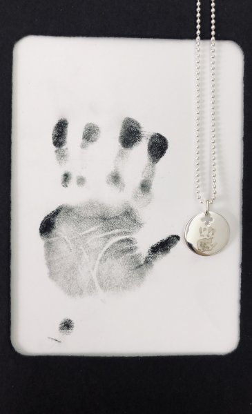 Plättchenkette mit individuellem Handabdruck